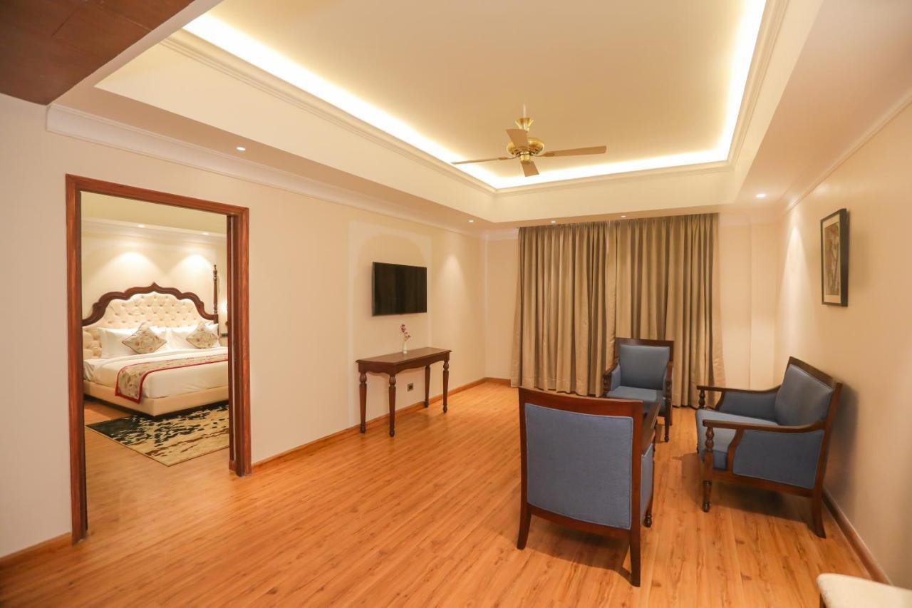 Regenta Central City Vilas Palace Ambala Bagian luar foto