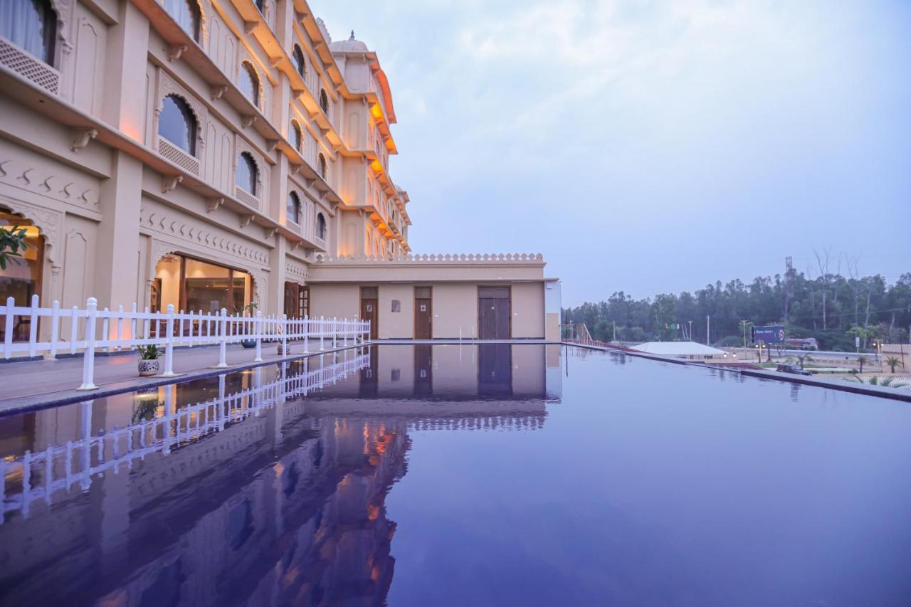 Regenta Central City Vilas Palace Ambala Bagian luar foto